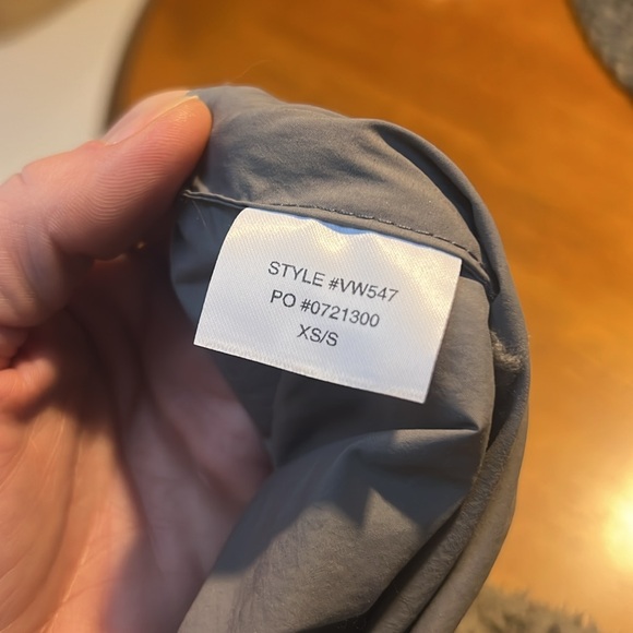 Vuori Cozy Sherpa Blazer Reversible
Worn twice. Like new - Picture 2 of 5